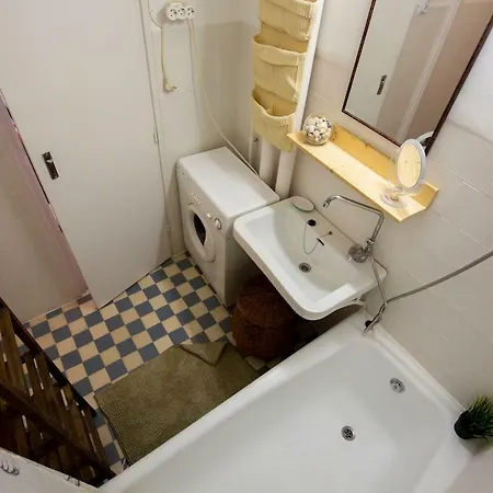 Central, Designed Flat With Gorgeous View